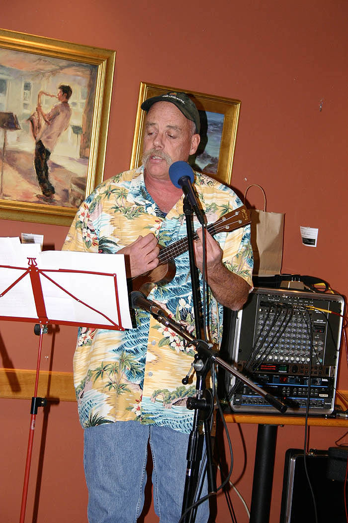 Andy Andrews playing Ukulele at Borders 1