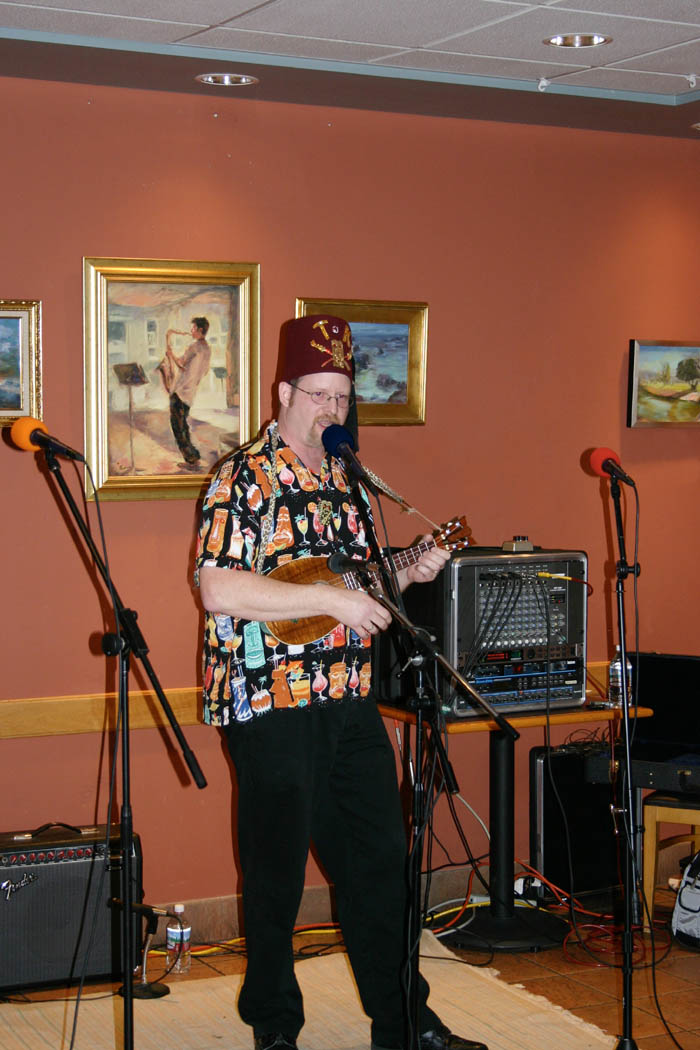 Tiki King playing Ukulele at Borders 1