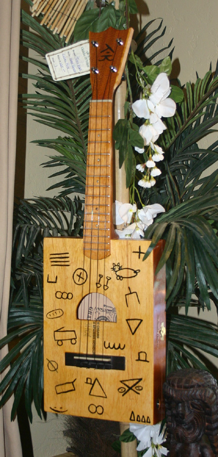 Tiki King Custom hobo electric gigarbox Ukulele