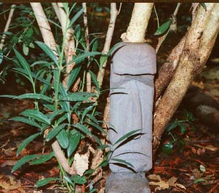 concrete Tiki 2, a carving by Tiki King