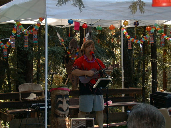 Sandor fires up the Baritone Ukulele